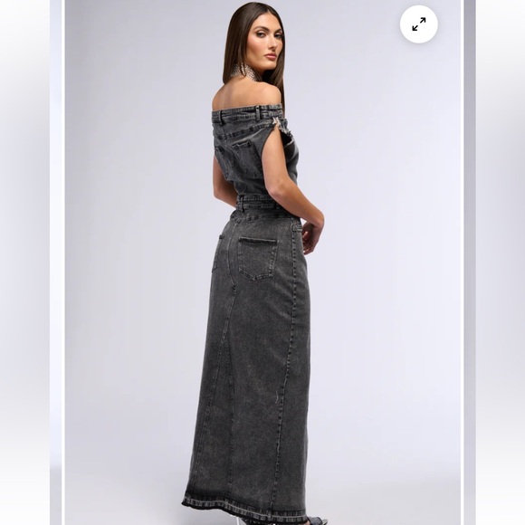 3)DERRIA OFF THE SHOULDER DENIM MAXI DRESS EUC MSRP$90 LG wore this to poshfest - Picture 5 of 8